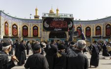 المواكب العزائية تحيي ذكرى شهادة الإمام الحسن (عليه السلام) عند العتبتين المقدستين